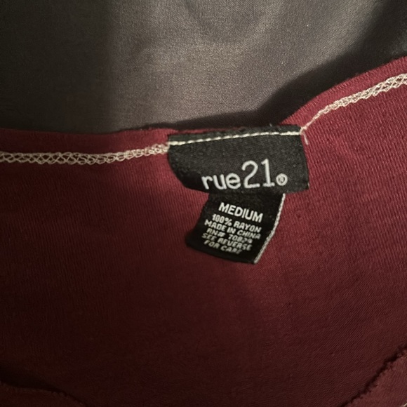 rue21 women’s medium t-shirt burgandy fade into white - Picture 2 of 2